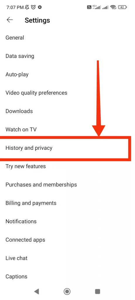 Di Pengaturan Youtube Panah menunjuk Riwayat dan Privasi